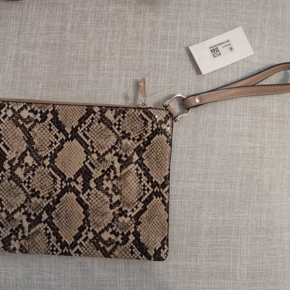 NWT Snake Print Zippered Wristlet - Picture 4 of 5